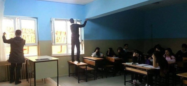Teröristler İstanbul'da öğrencileri rehin aldı