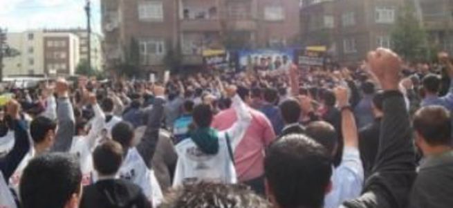 Diyarbakır sokaklarında 'Kahrolsun PKK' sloganları