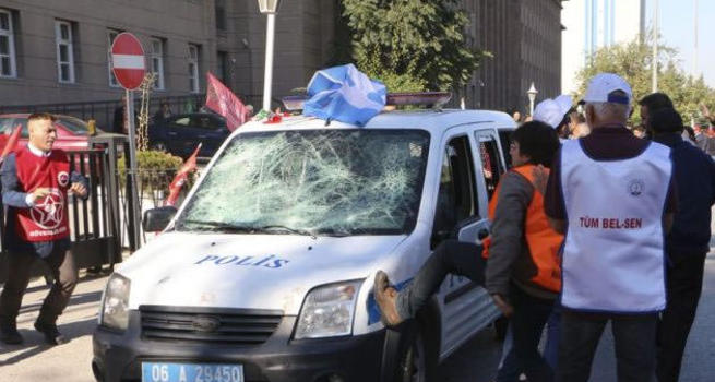 Patlamadan sonra polise saldırdılar