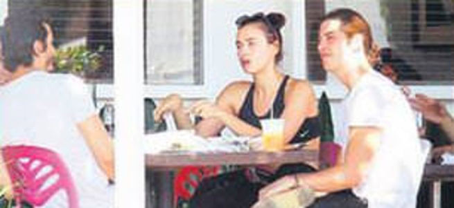 Makyajsız da çok güzel