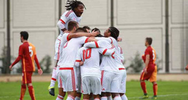 Galatasaray, Benfica'dan 11 gol yedi!