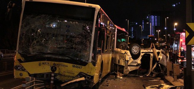 İstanbul'da metrobüs kazasında 5 ölü, 5 yaralı