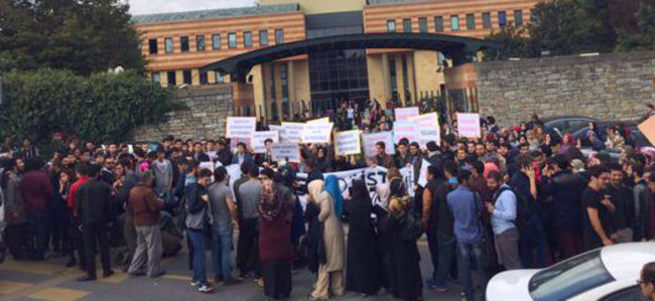 Şehir Üniversitesi öğrencileri paralel rektöre karşı ayaklandı!