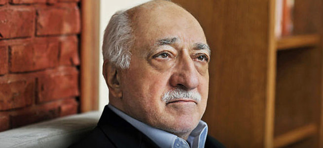 Diplomatları bile dinlemiş