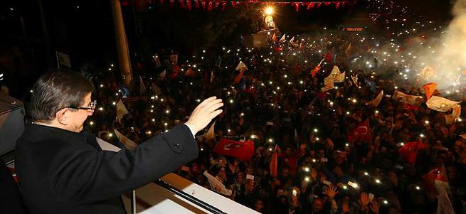 Başbakan Ahmet Davutoğlu Konya'da teşekkür konuşması yapıyor