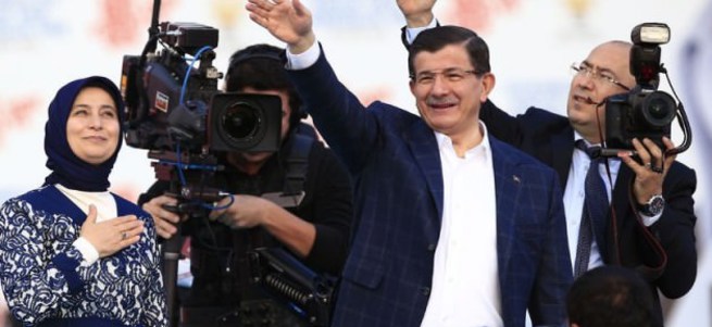 AK Partililer Atatürk Havalimanı'na akın ediyor