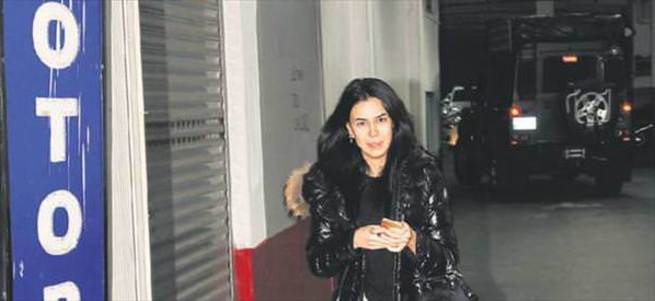 Asena yine tek başına