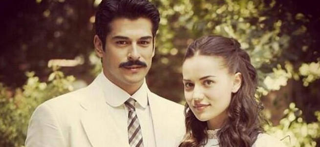Burak Özçivit ile Fahriye Evcen ilk adımı attı!