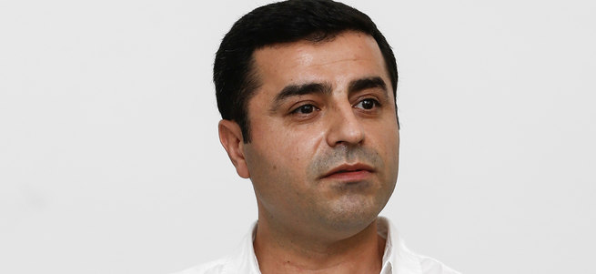 Araçtaki iz kurşun değil, çakıl taşı