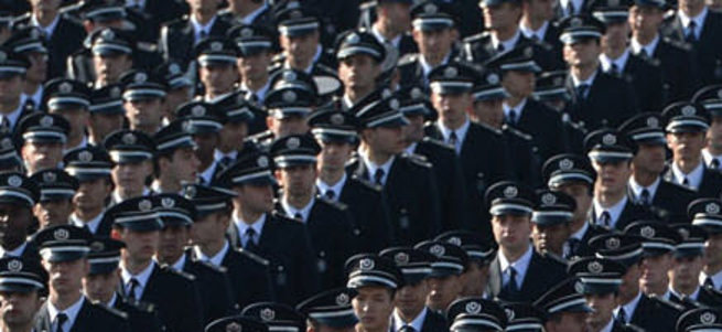 Paralel polisleri CIA ajanları eğitti