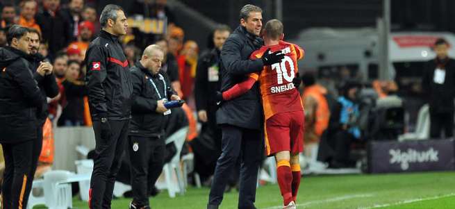 Hamzaoğlu'ndan Sneijder'e olay cevap