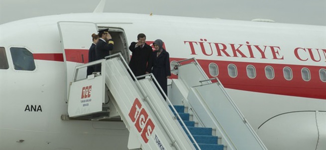 Başbakan Davutoğlu ilk resmi ziyaretini KKTC'ye yaptı