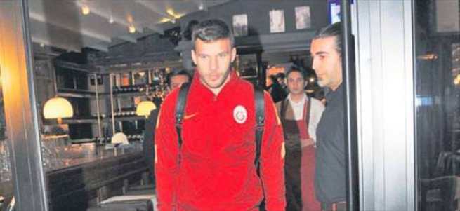 Poldi çıldırdı!