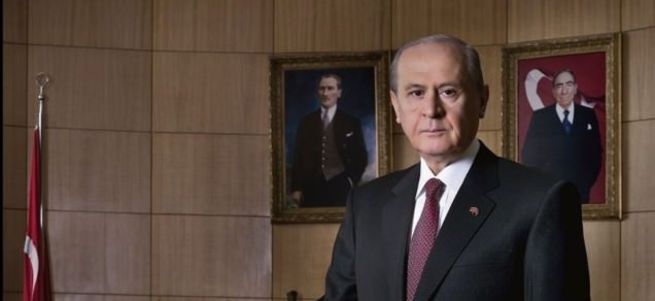 MHP'de kritik eşik aşıldı, imzalar toplandı