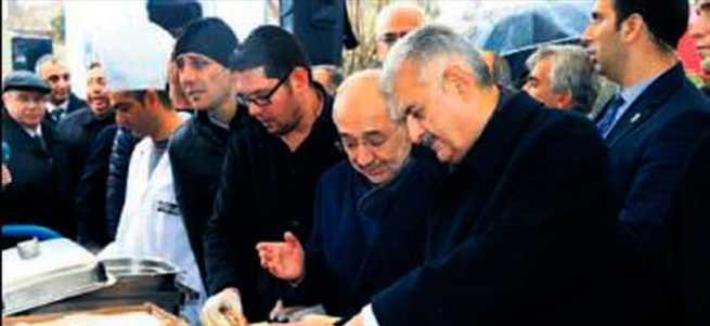 Bakan Yıldırım hamsi dağıttı
