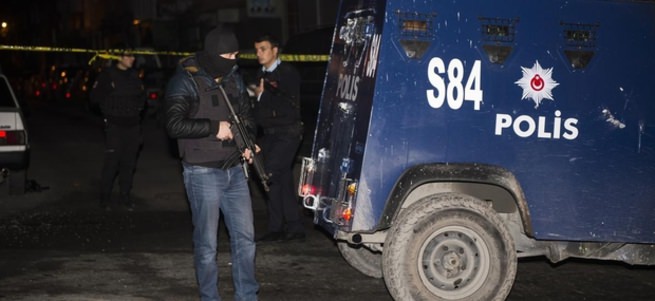 Gaziosmanpaşa'da çatışma: 2 terörist öldü, 4 polis yaralandı