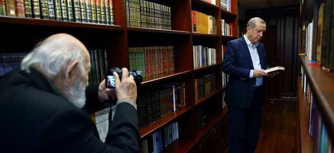 Cumhuriyet, Ara Güler'den özür diledi