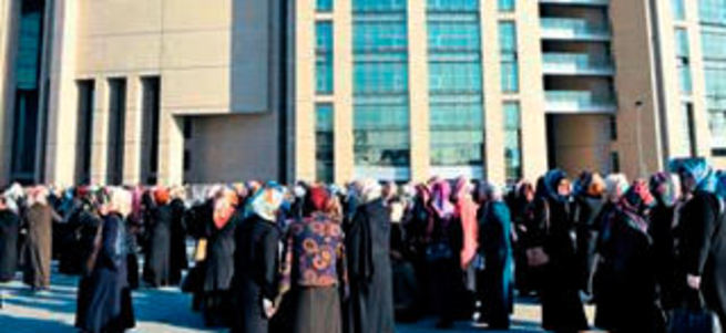 Paralelciler'in kumpas davası gergin başladı
