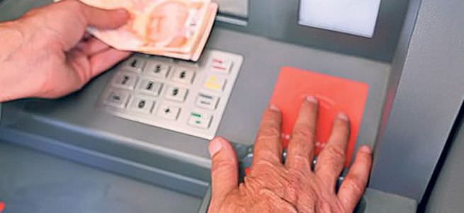 Emeklilere 100 TL'lik zam tasarısı kabul edildi