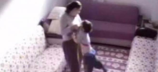 İşkence gören o çocukların öz annesi konuştu