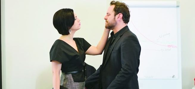 Dizi setinde sürpriz aşk!