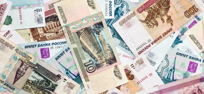 Rusya’da dolar ruble karşısında rekor kırmaya devam ediyor