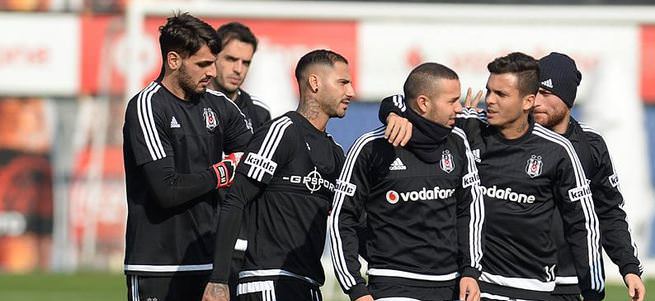 Beşiktaş'ta iki ayrılık resmen açıklandı