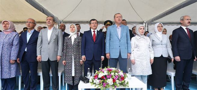 Bir yıl böyle geçti