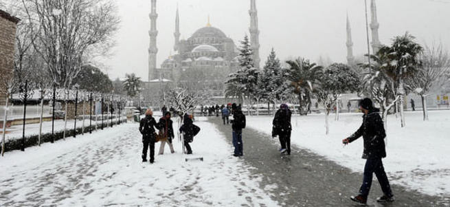 İstanbul'da kar yeniden başladı