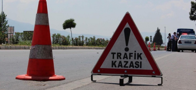 Tekirdağ'da kamyonla otomobil çarpıştı: 2 ölü