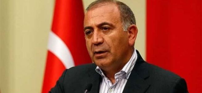 Gürsel Tekin'in üzeri çizildi