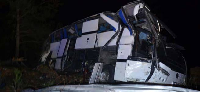Balıkesir'de otobüs devrildi: 8 ölü 42 yaralı