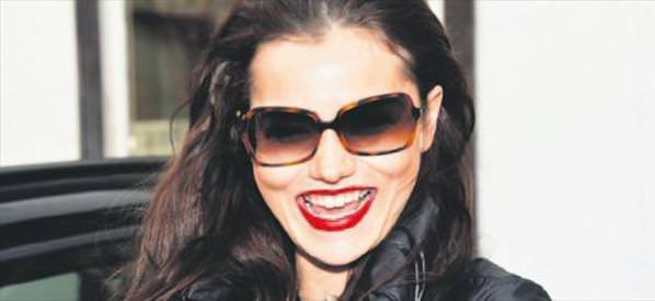 Fahriye güldü