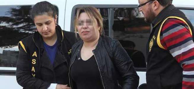 Arkadaşına fuhuş yaptırırken yakalandı