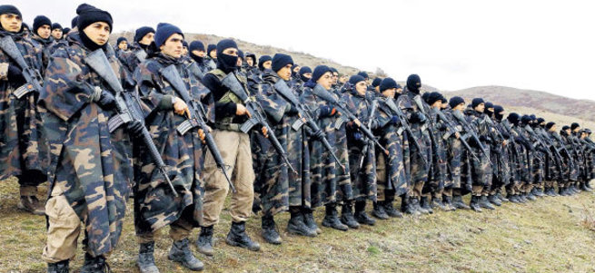 Özel Harekat polislerine dağda komando eğitimi