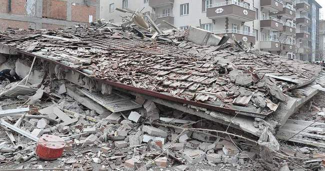 Yozgat'ta 4 katlı bina çöktü