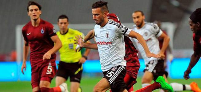 Zirvenin kalbi Avni Aker'de atıyor