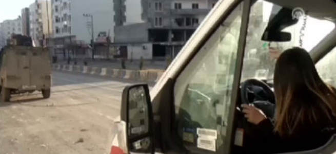 Cizre'de o binadan ambulanslara yine ateş açıldı