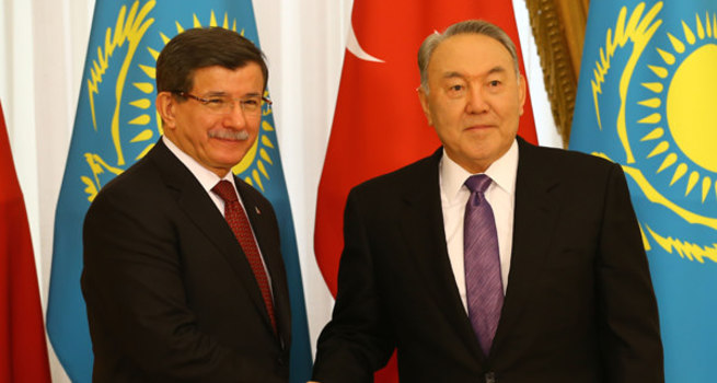 Davutoğlu: Ben dahil 78 milyon 600 Kazak var