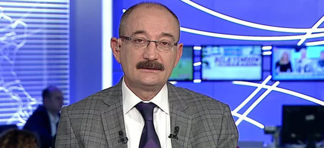 Bugün alkışlayanlar yarın ilk tekmeyi vururlar!