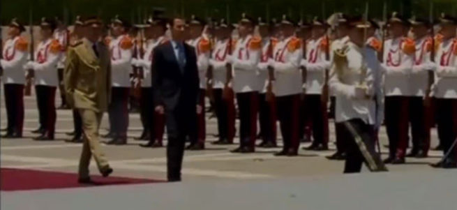 Suriye Devlet Başkanı Beşar Esad'a annesinin cenazesinde suikast girişiminde bulunulduğu iddia edildi.