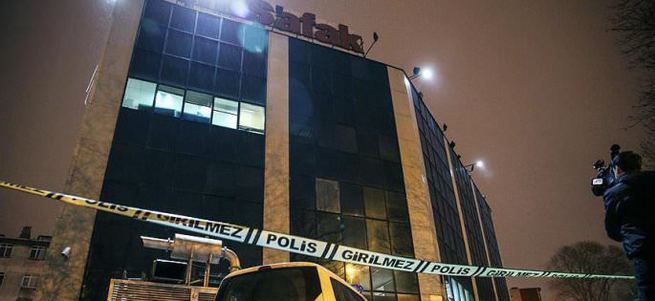 Yeni Şafak ve Yeni Akit gazetelerine eş zamanlı saldırı