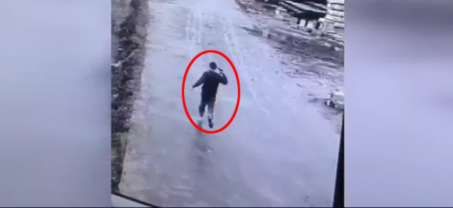 Babasını öldüren genç, koşarken kafasına sıktı!
