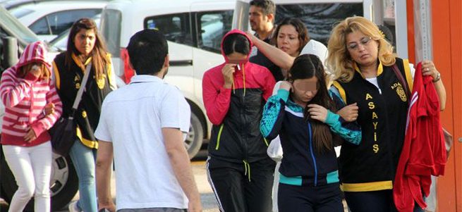 Adana'da eş değiştirmeli fuhuş operasyonu!