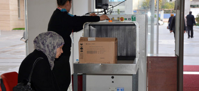 X-ray cihazından geçirilen kutudan bebek cesedi çıktı