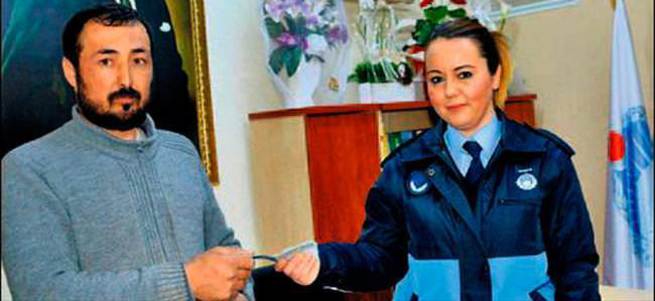 Buldukları paraları sahibine verdiler