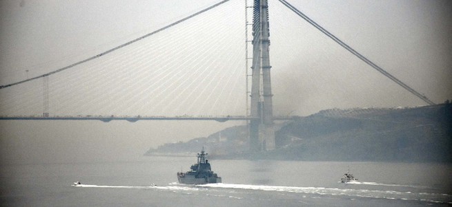 Rus savaş gemisi boğazdan geçti