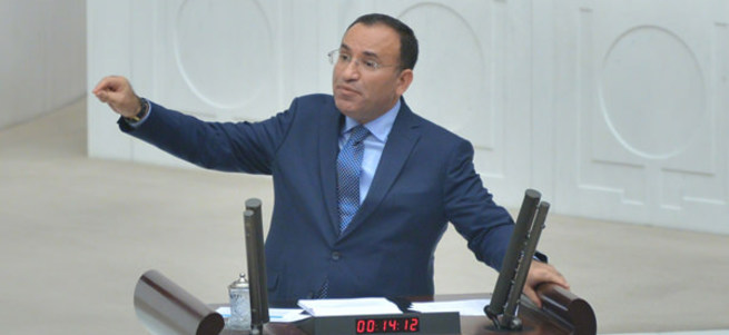 Bekir Bozdağ: 'Okuyamıyorum bile yüzüm kızarıyor'