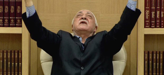 Beddualar Gülen'e geri döndü