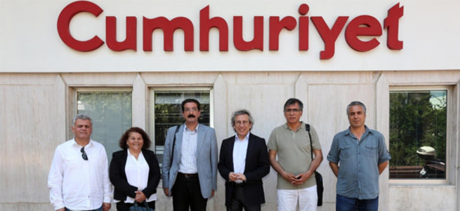 'Cumhuriyet'i Paralel yönetiyor'